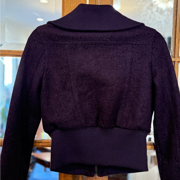 Women’s coat in a deep purple. Front zipper Slightly cropped. Size small. - Picture 6 of 8
